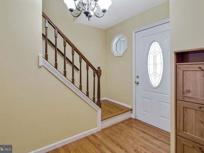 Building Photo - 3 Bedroom Single Family Home in Newark