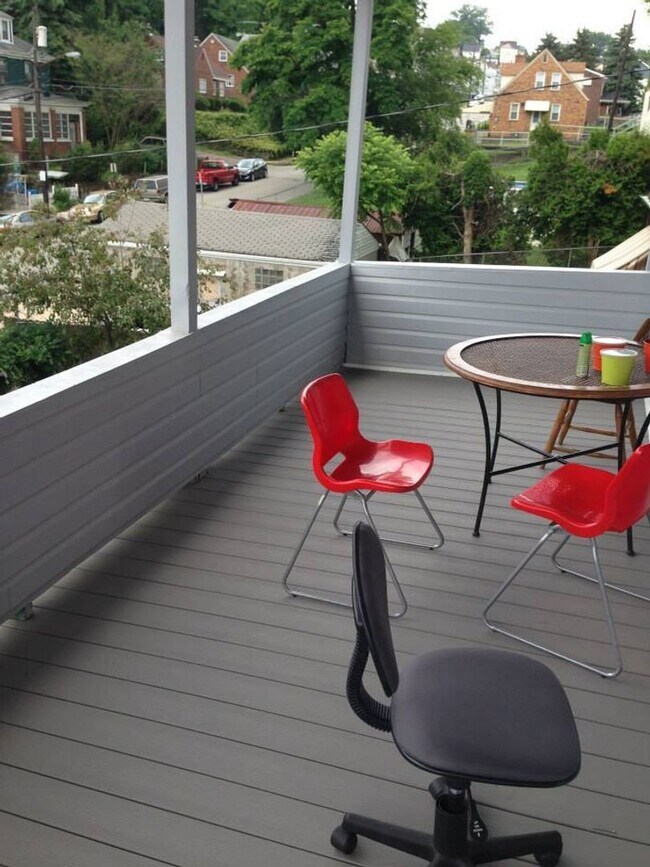 Building Photo - Cozy Rental - South Side