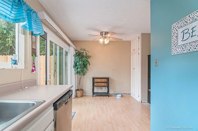 Building Photo - 3605 Seacrest Way