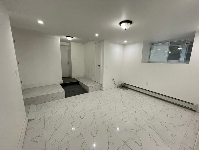 Livingroom - 253 E 93rd St