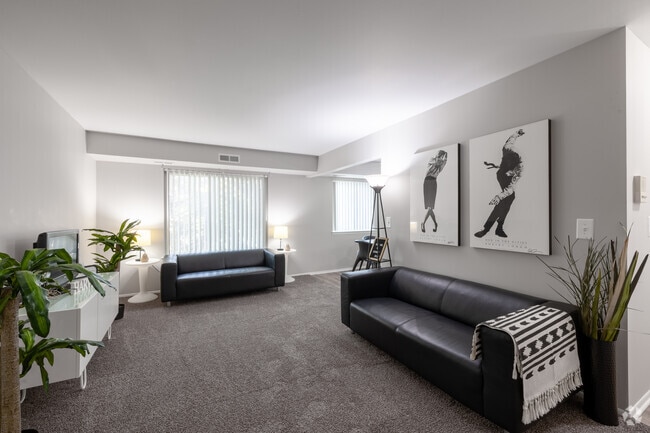 1 habitación, 1 baño - The Cambridge - 720 pies cuadrados - Sala de estar - Club One of Auburn Hills