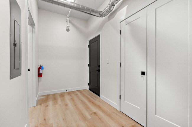 Foto del edificio - 266 E Michigan Ave