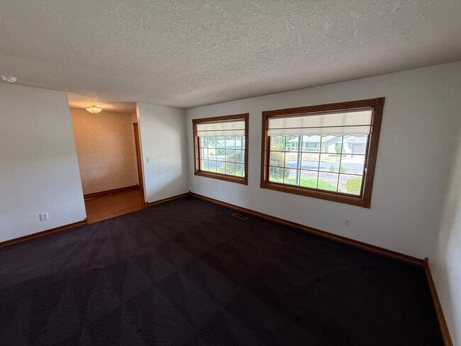 Foto del edificio - 460 SE Conifer Pl