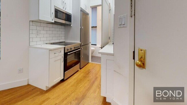 Building Photo - 592 Amsterdam Ave