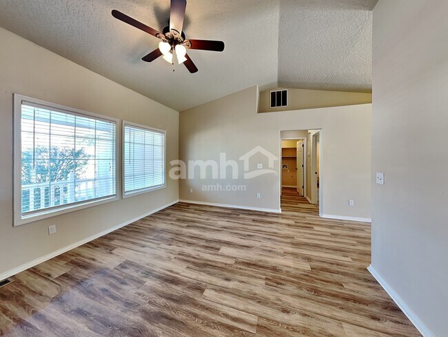 Foto del edificio - 7411 Bridgeport Drive
