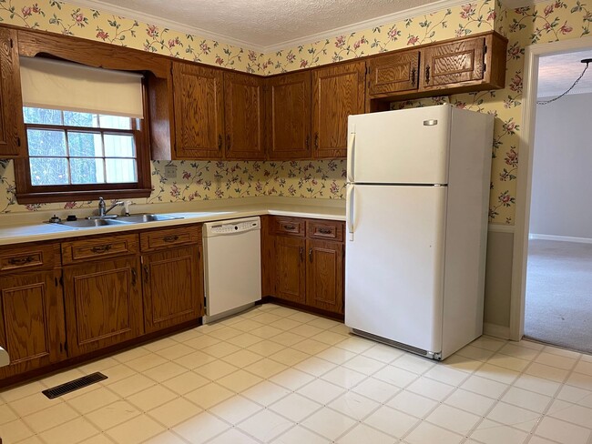 Building Photo - 1021 Deni Ct