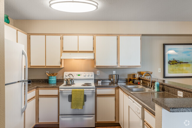 2BR, 2BA, - 1045SF - Kitchen - Eight Towncenter