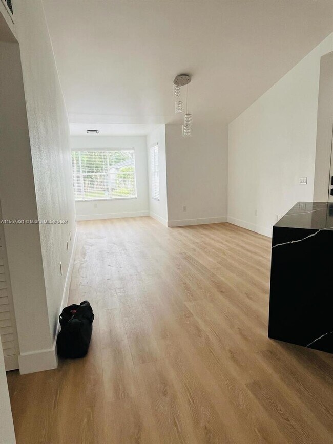 Foto del edificio - 1401 Village Blvd