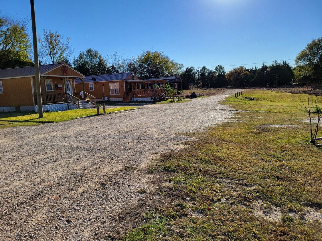 Building Photo - Efficient 1 Bed, 1 Bath cabin house near C...
