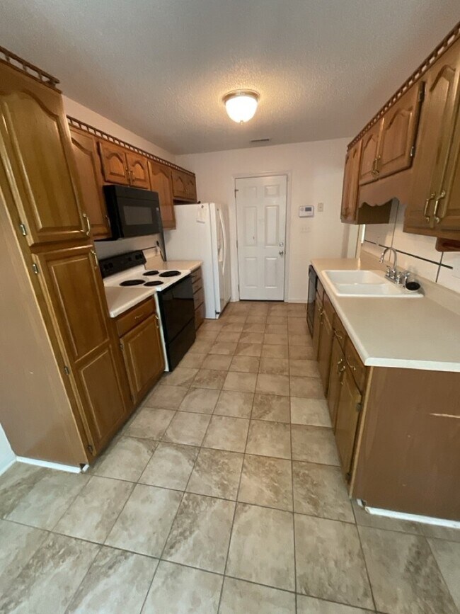 Building Photo - Nice 4 Bedroom, 2 Bath Home - 225 Audubon Dr.