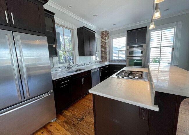 Building Photo - Available Now! Stunningly Remodeled 3 BR/2...