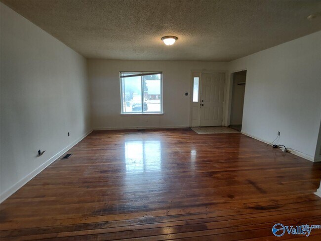 Foto del edificio - 6003 Ellington Rd NW