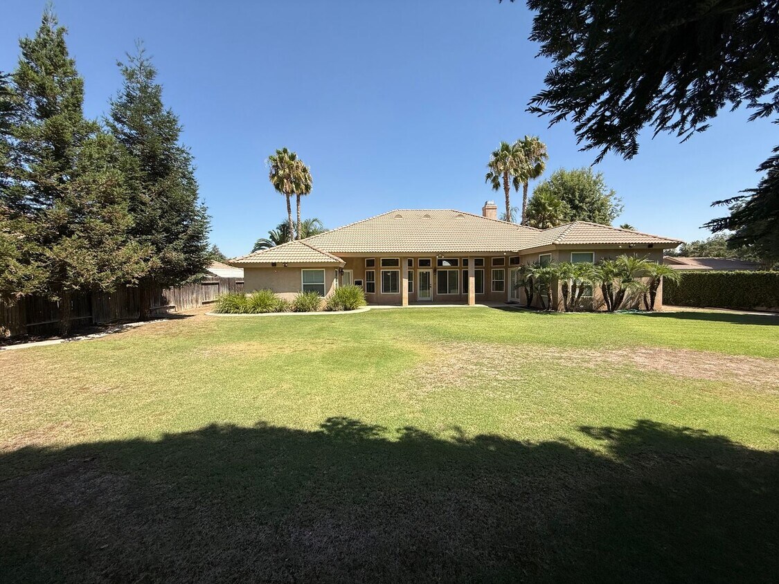 Foto del edificio - Stunning home in NW Bakersfield!