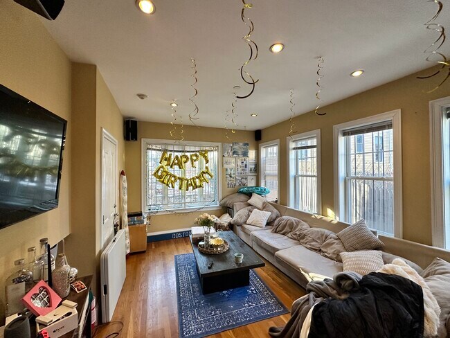 Foto del edificio - 148 Hillside St