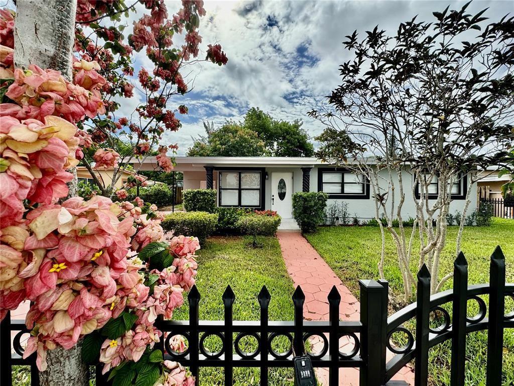 Foto principal - 1783 Lauderdale Manor Dr