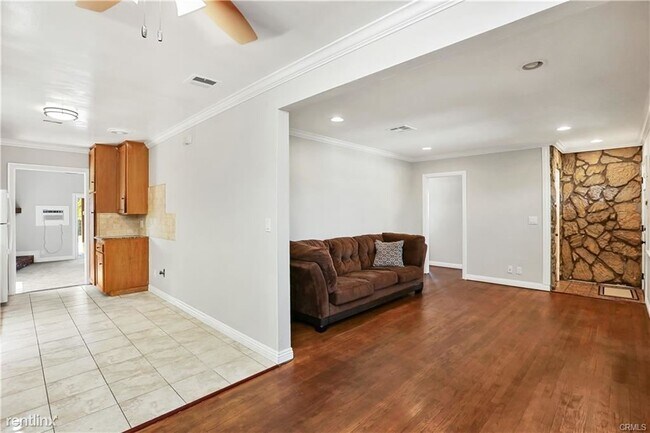 Building Photo - 4 br, 2 bath House - 320 E Mayfair Ave