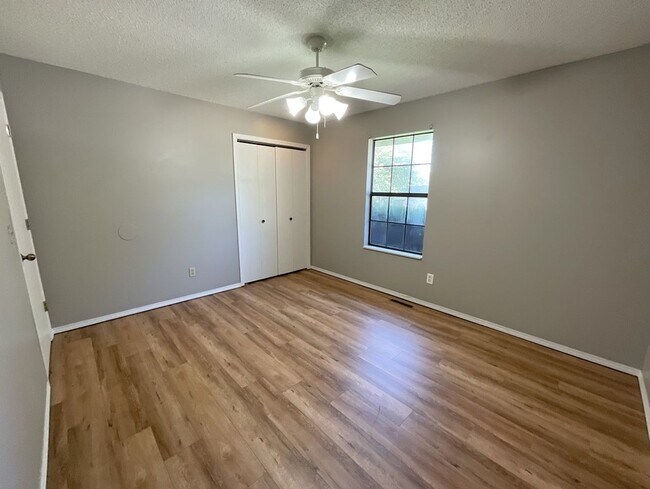 Building Photo - LEASING
