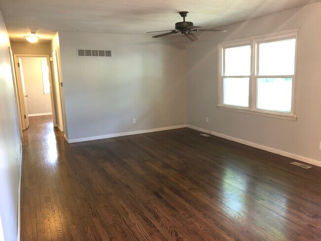 Foto del edificio - 2540 Cedarwood Ave