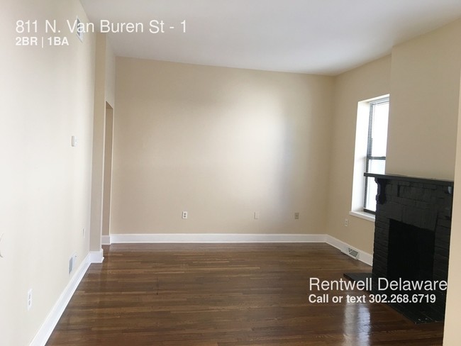 Building Photo - 811 N Van Buren St