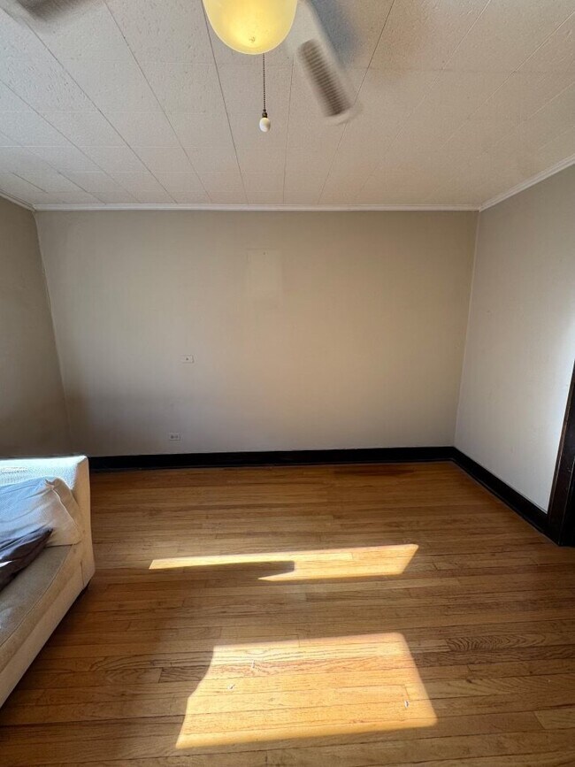 Foto del edificio - 413 N Main St