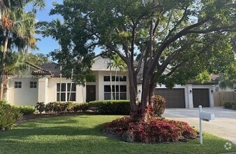 Building Photo - 3140 Fairways Dr