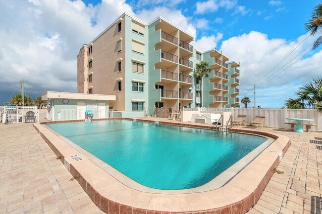 Foto del edificio - 2222 Ocean Shore Blvd