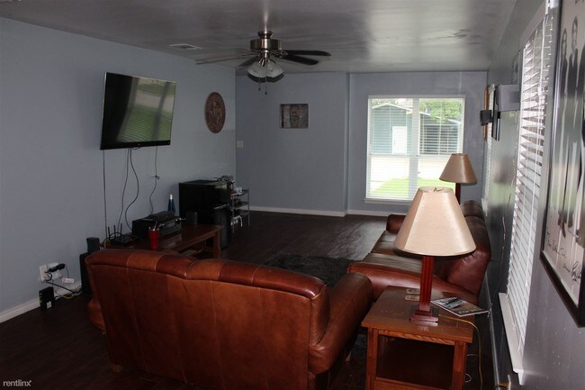 Building Photo - 3 br, 3 bath House - 129 Richards St # A