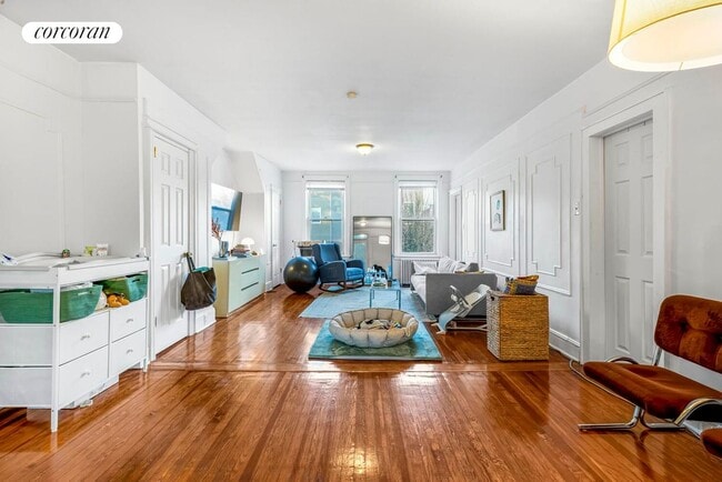 Building Photo - 276 Ainslie St