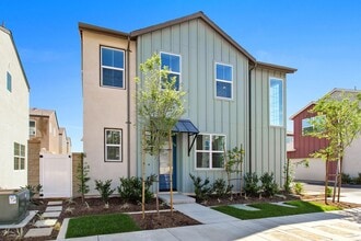 Building Photo - 2618 E Lincoln Paseo