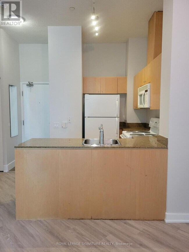 Photo du bâtiment - 361 Front St W