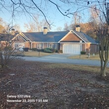 Building Photo - 2560 Rosehill Cir