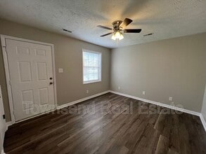 Building Photo - 1437 Ireland Dr