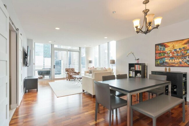 Foto del edificio - 737 W Washington Blvd