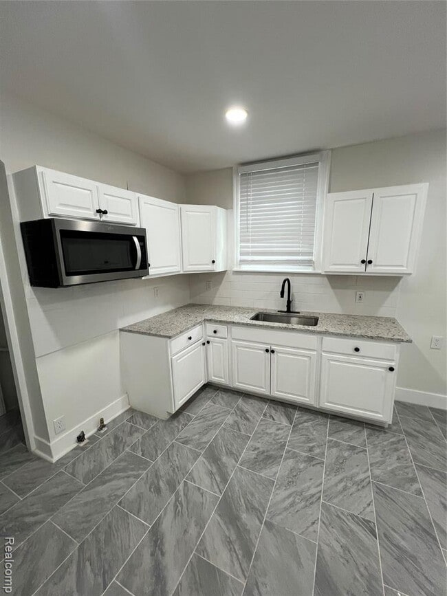 Foto del edificio - 16157 Linwood St