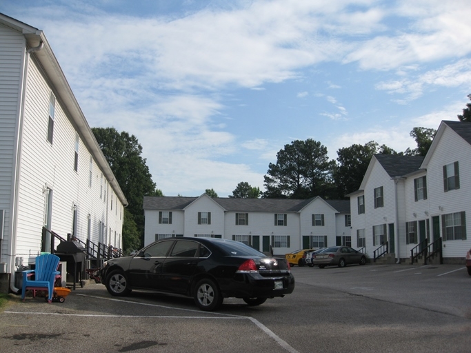 Primary Photo - Lakeside Townhouses