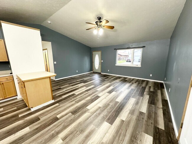 Foto del edificio - 2 bd, 2 bath, 2 car garage home in North Pole!