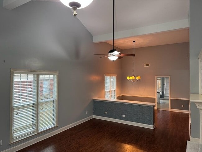 Building Photo - 383 Taylors Way