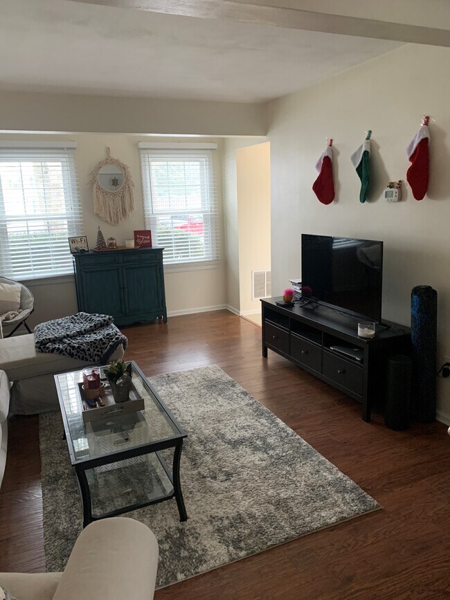 Family Room 2 - 2704 Wellesley Ct