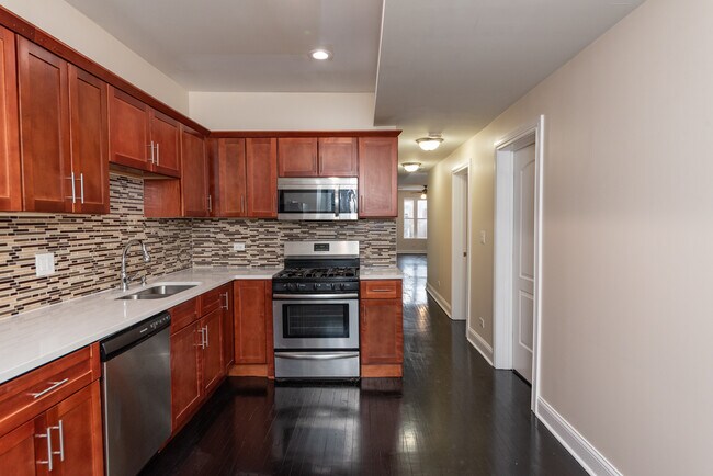Building Photo - 4219 N Francisco Ave