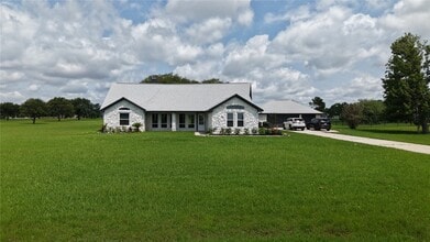 Building Photo - 9035 Point Dr