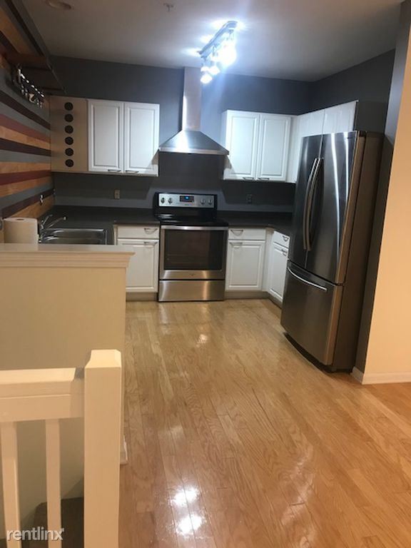 Building Photo - 3 br, 1.5 bath Townhome - 23980 Woodward Ave