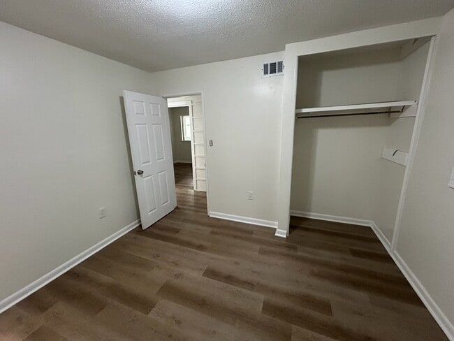 Building Photo - 1423 Woody Dr