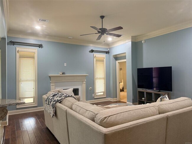 Foto del edificio - 5812 Lotus Cir