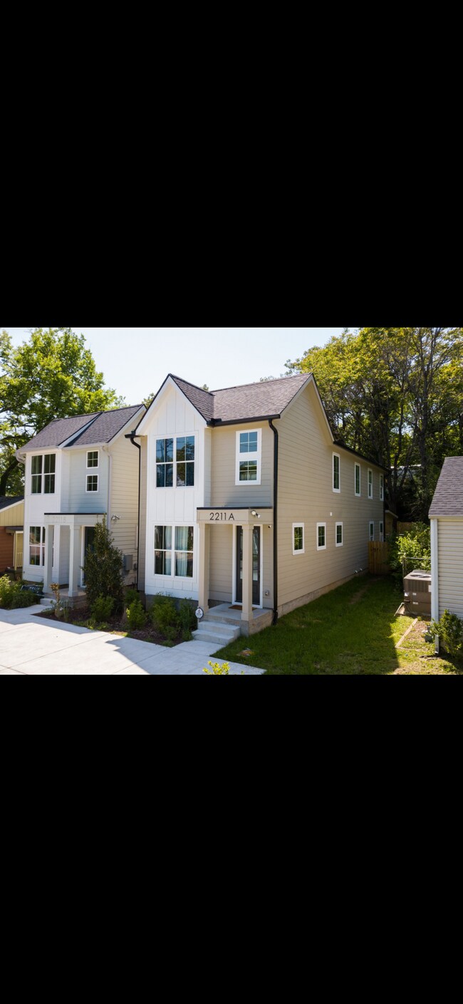 Foto del edificio - 2211 Sadler Ave