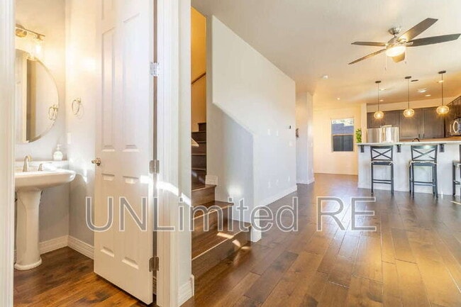 Building Photo - 2513 W Pollo Cir