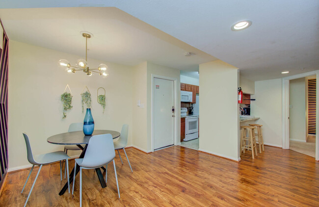 Building Photo - 8415 Hearth Dr