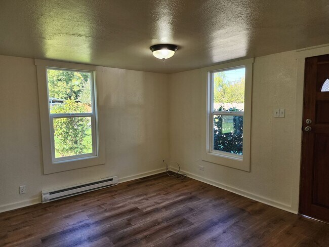 Foto del edificio - Newly Remodeled Springfield Home