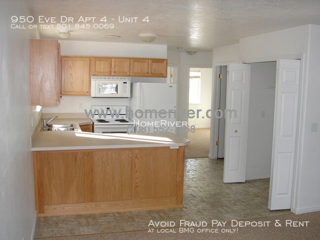 Building Photo - 950 Eve Dr
