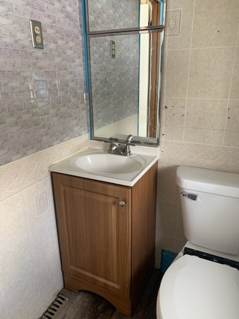 Building Photo - 601 Hamburg Ave