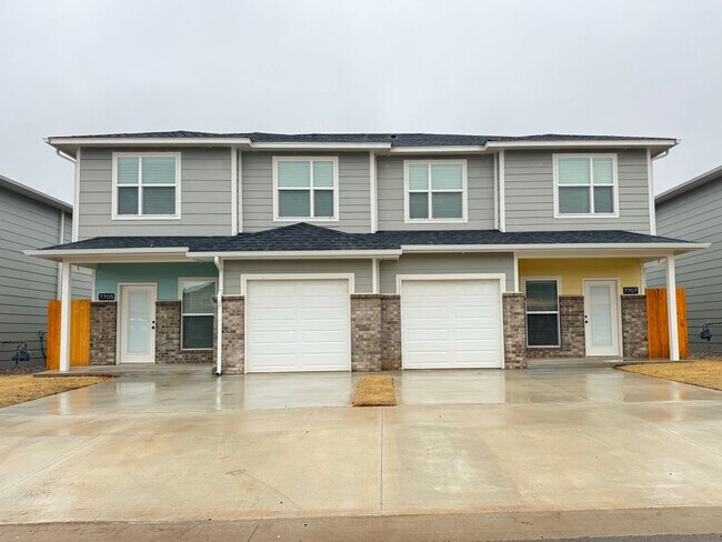 Foto del edificio - New Townhome Community at the Villas of Pe...